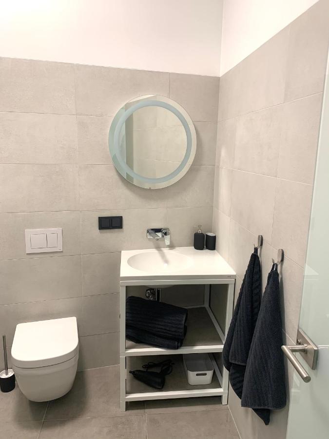 Stylish New Apartment In Riga Old Town - City Centre, Self Check-In, Walkable To Major Attractions ภายนอก รูปภาพ