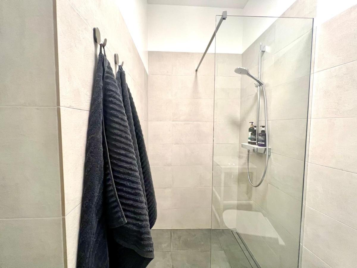 Stylish New Apartment In Riga Old Town - City Centre, Self Check-In, Walkable To Major Attractions ภายนอก รูปภาพ
